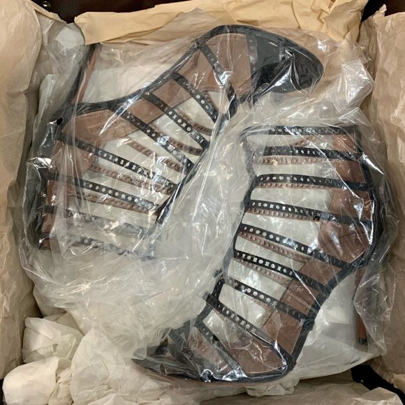 Alaia Perforated Leather Heel, 3.5IN Heels/US Size - Picture 4 of 5